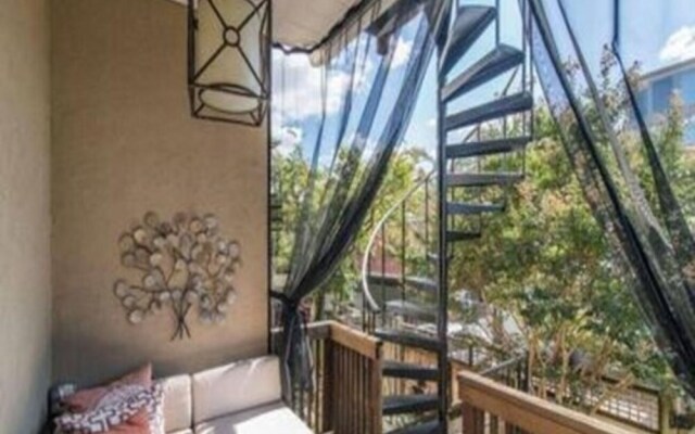 A Fabulous Washington DC 2BR 2 5BA Victorian Row Bi-Level Apartment 4 Guests