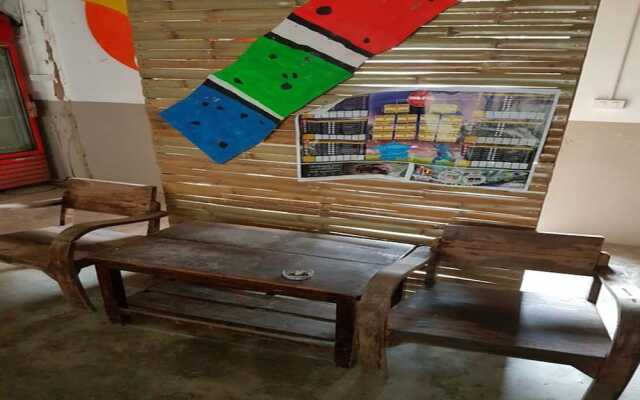 Shut Eye Party Hostel - Adults Only