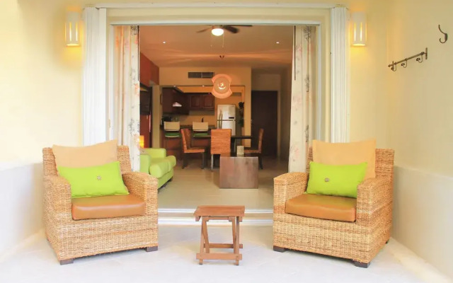 Luna Maya Steps from Coco Beach & 5th Av