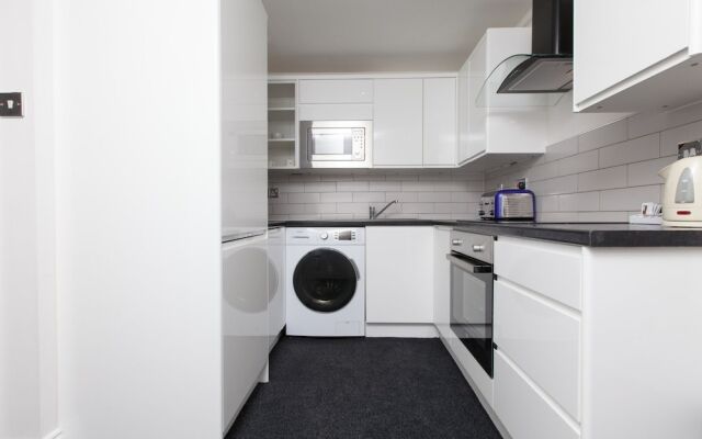 Leith Walk: Lovely Renovated Lower Flat W/parking