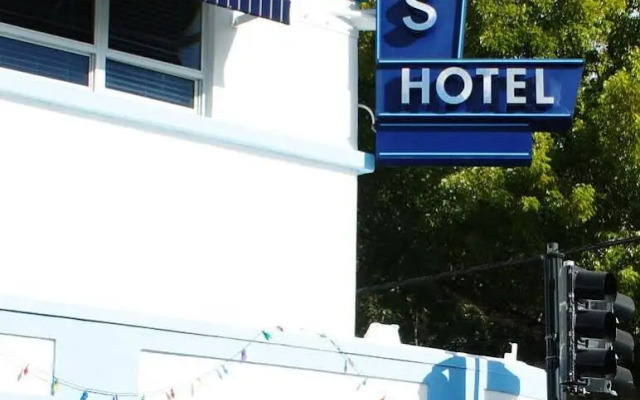 Pegasus International Hotel