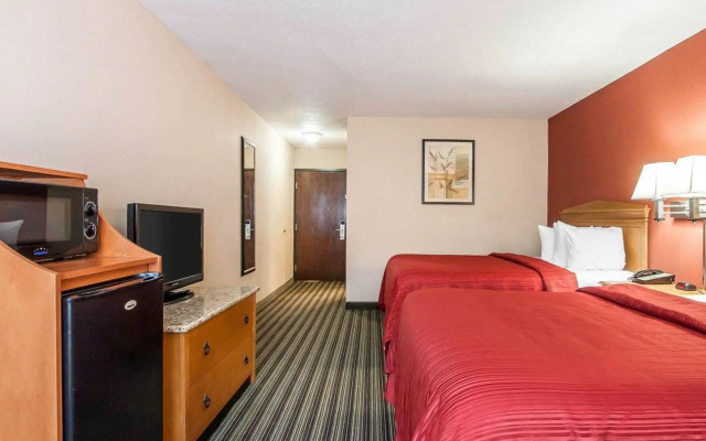 Econo Lodge Inn & Suites