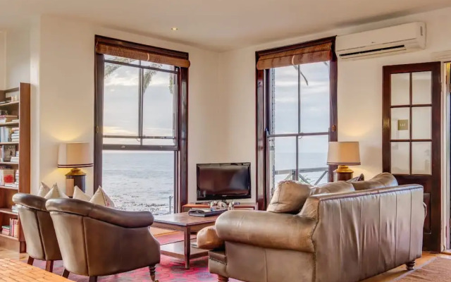 Colonial-style Apartment w Views Pool Area CBT Lodge