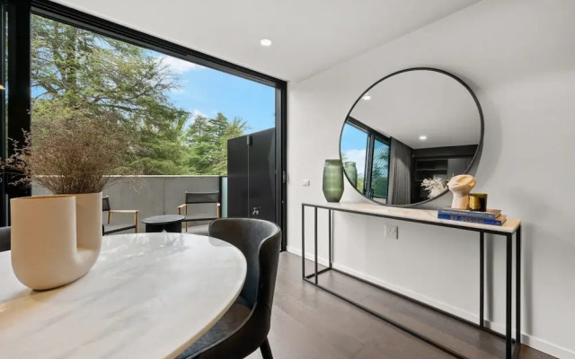 Immaculate Braddon Studio With Accessible Bathroom