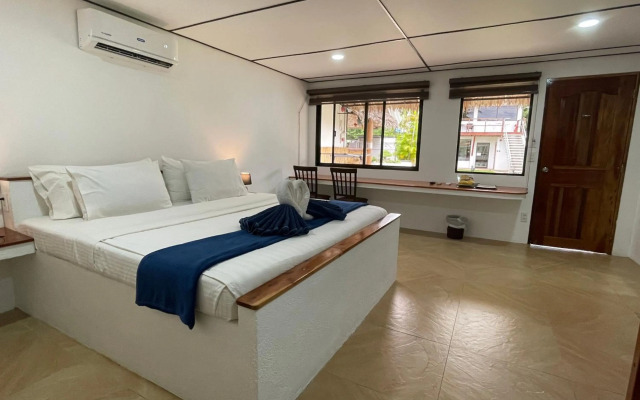Parrot Resort Moalboal