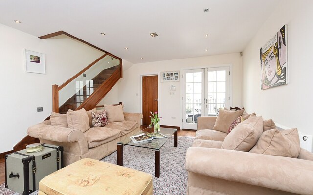 Stylish 2BR Home in Notting Hill