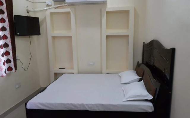 Goroomgo Hotel Ambika House Dehradun