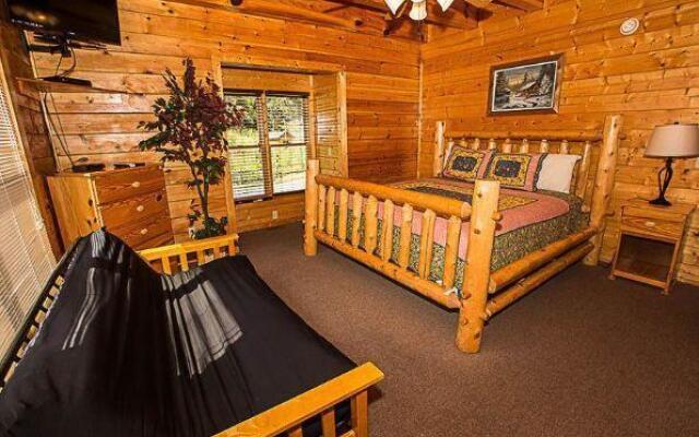 Creekside Lodge by Majestic Mountain Vacations