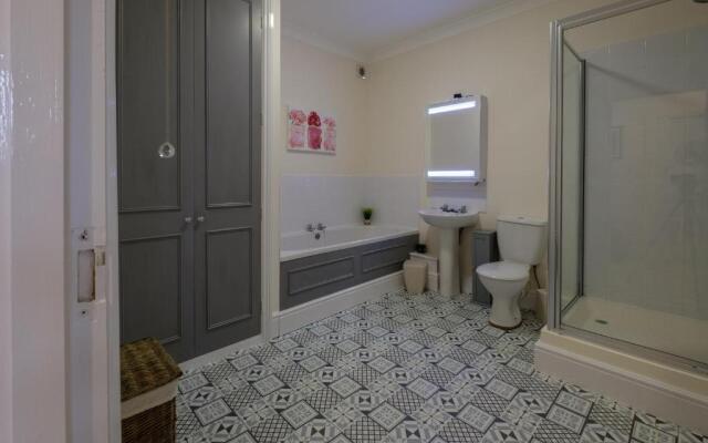 Stylish Modern Apartment in the heart of Ryde