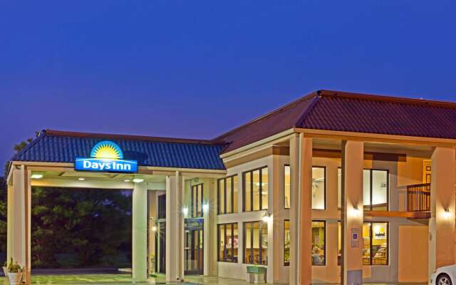 Days Inn by Wyndham Clinton