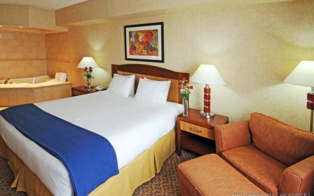 Holiday Inn Express & Suites Brampton, an IHG Hotel