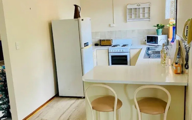 Unwind Retro-vibe Pet Friendly