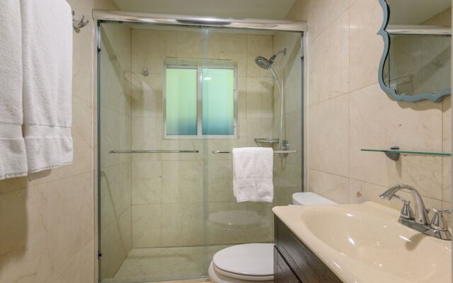 1ivd103j 1 Bedroom Hotel Room