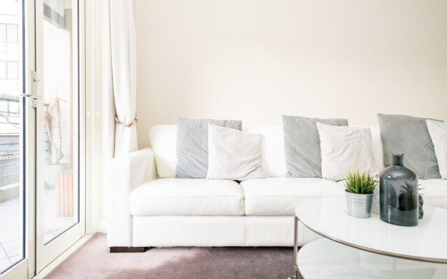 2 Bedroom Balcony Terrace near Kings Cross