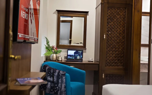 Maro Hotel