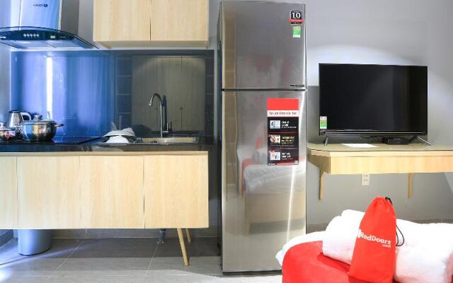 RedDoorz Plus  Le Van Sy Street 2