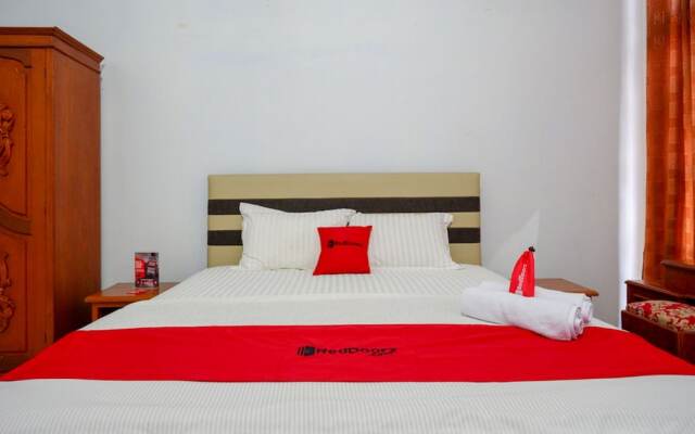 RedDoorz @ Hotel Horas Palopo