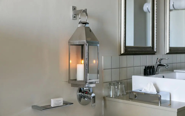 Harbour Square Hotel