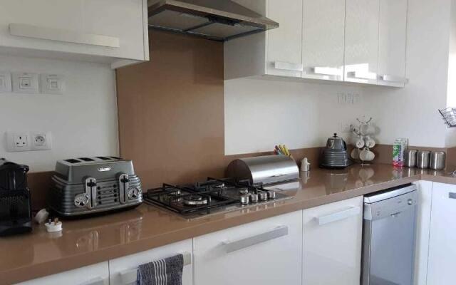 Azuri Apartment with Beach, Pools, Gym, Restaurants, Spa, Boats, kids Corner