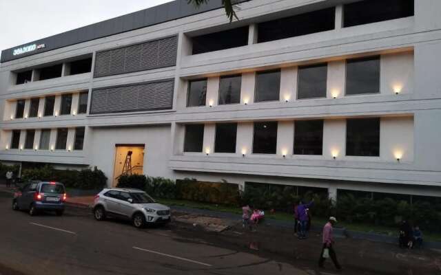 Seasons Hotel
