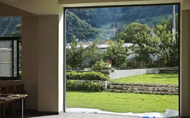 Mountain Stream · Courtyard (Hailuogou Moxi Ancient Town Branch)