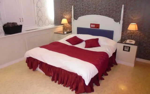 HOTEL MOULIN ROUGE - Adults Only