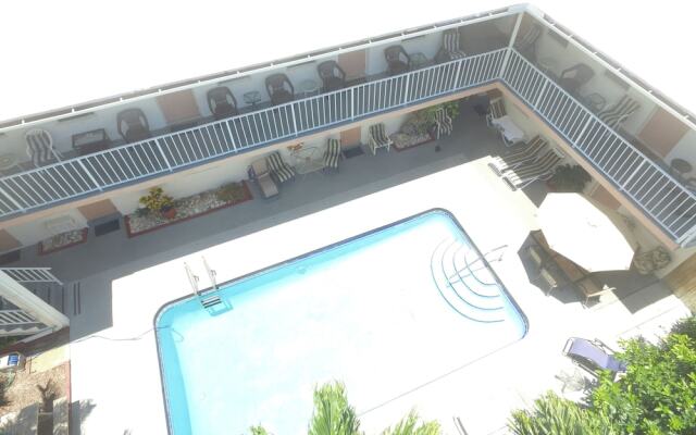 Beachside Gardens Suites