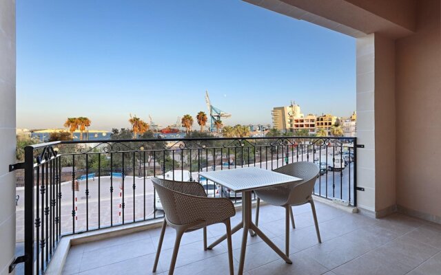 Gem Beachfront Apt With Amazing Bay and Sea Views