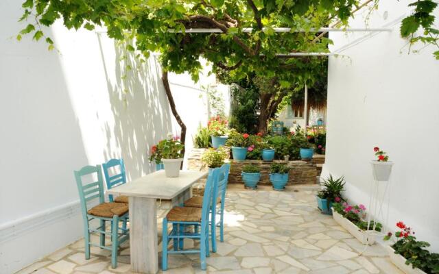 Nikoleta Studios & Rooms