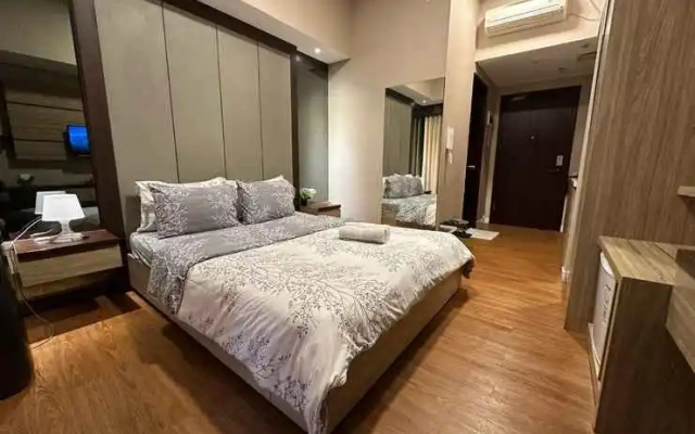 EdMer Staycation Casa de Parco Apartment BSD (ICE BSD, AEON BSD, THE BREEZE BSD) – Guest Rooms – Legok
