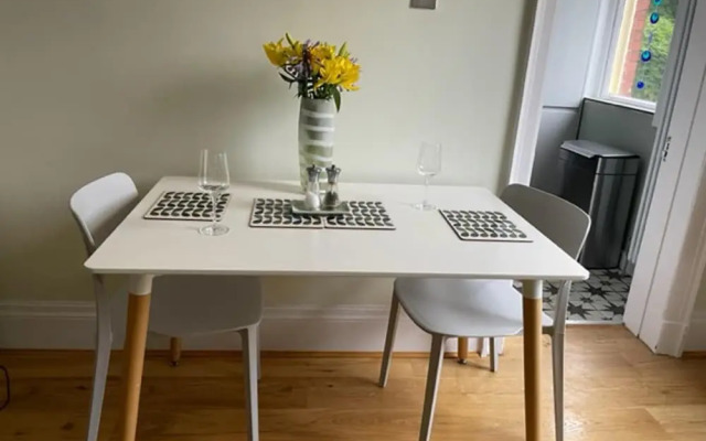 Beautifully Lit Airy 1-bed Apartment in Liverpool