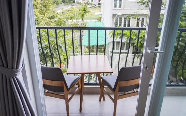 Spring Light Apartment