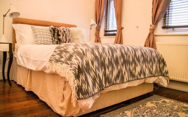 Suitely Trafalgar Square Luxury Apartment