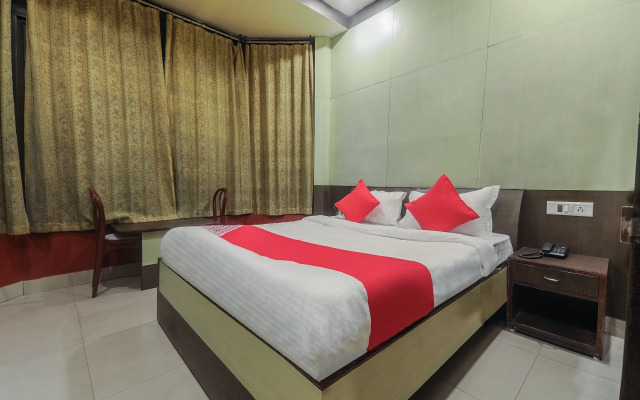 OYO 18369 Hotel Golden Peak