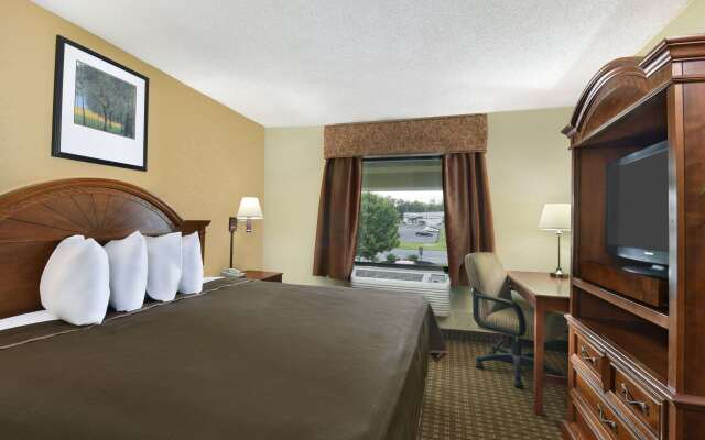 Howard Johnson Hotel & Suites by Wyndham Allentown/Dorney