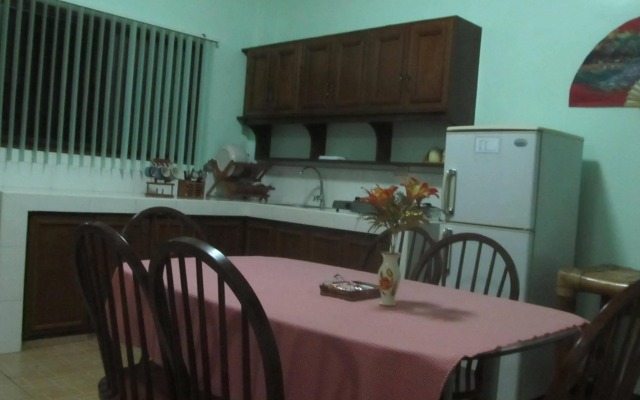 Drifters British Pub and Apartelle