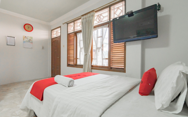 RedDoorz near Tugu Kuda Kosong Cianjur