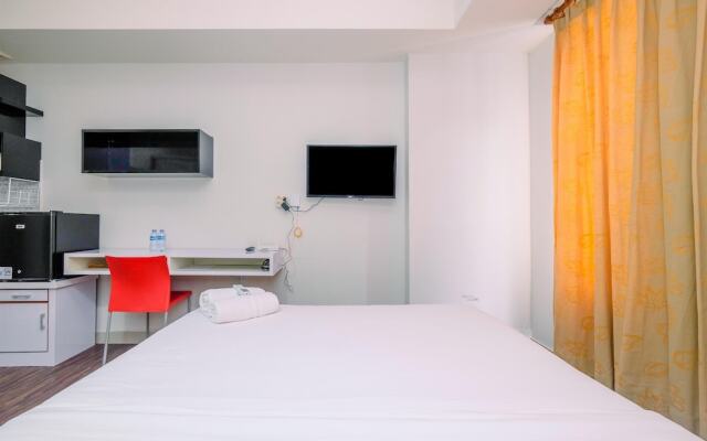 Nice And Comfort Studio At Evenciio Apartment