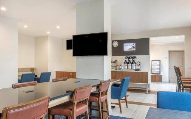 Holiday Inn Express & Suites Chicago West - St Charles