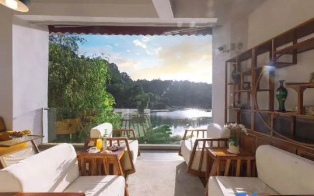 Green Artistic Conception Garden House