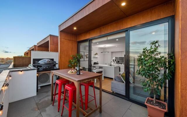 StayCentral Northcote Townhouse With Study