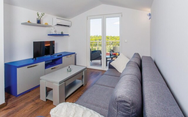 Nice Apartment in Makarska With 1 Bedrooms and Wifi