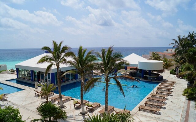 Cancun Studio Overlooking the Lagoon