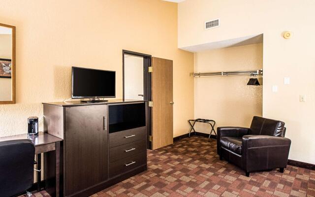 Econo Lodge Watertown