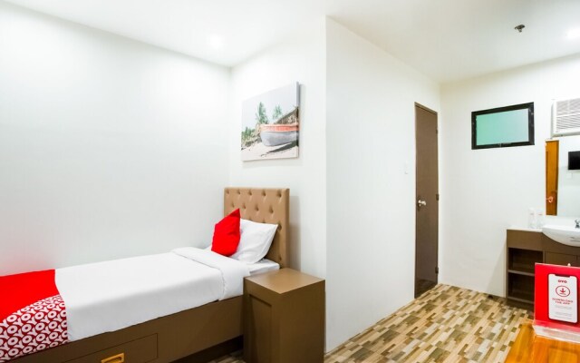Deck 360 Dormitel by OYO Rooms