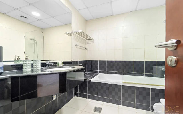 WelHome - Stunning High-Rise with Canal View Near MarinaMall