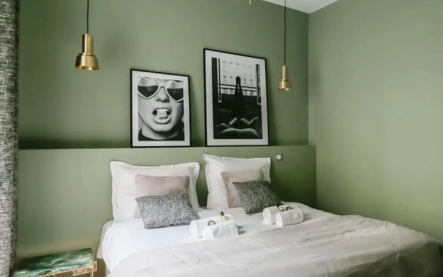 Louvre / Palais Royal Luxury Three Bedroom Duplex