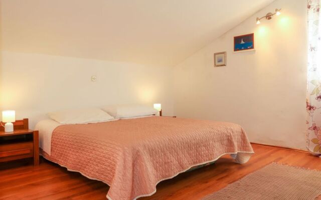 Apartment Dora Spiez 33171