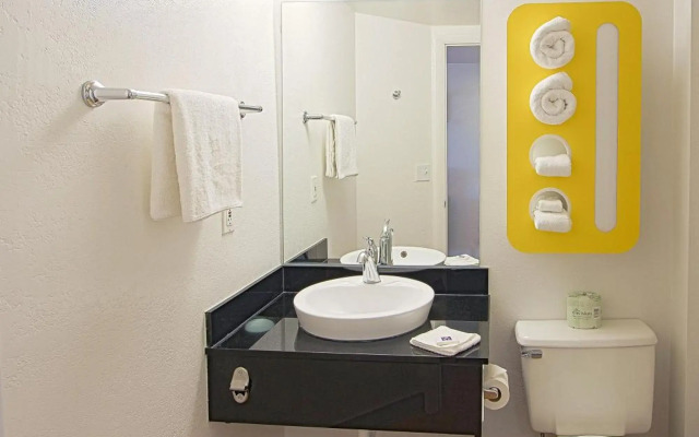 Motel 6 East Brunswick, NJ
