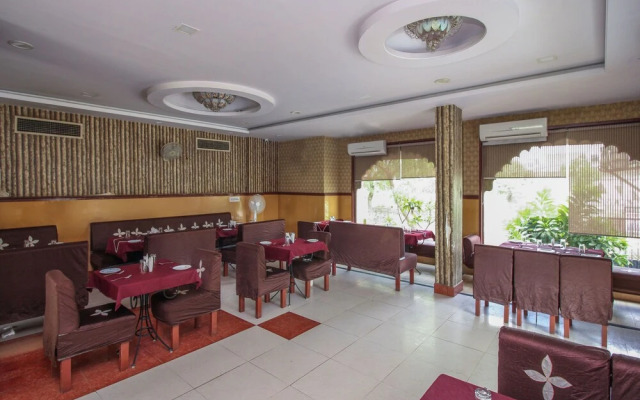 Oyo 15214 Mahal Rajwada Resort